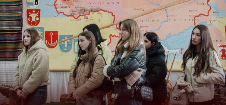 Екскурсія Університетом Огієнка для школярів Великожванчицького ліцею Дунаєвецької міської ради Екскурсія Університетом Огієнка для школярів Великожванчицького ліцею Дунаєвецької міської ради