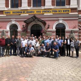 Теплі обійми крізь роки: зустріч випускників факультету фізичної культури 1985 року Теплі обійми крізь роки: зустріч випускників факультету фізичної культури 1985 року