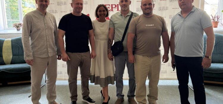 Єдність поколінь: 25 років після випуску Єдність поколінь: 25 років після випуску