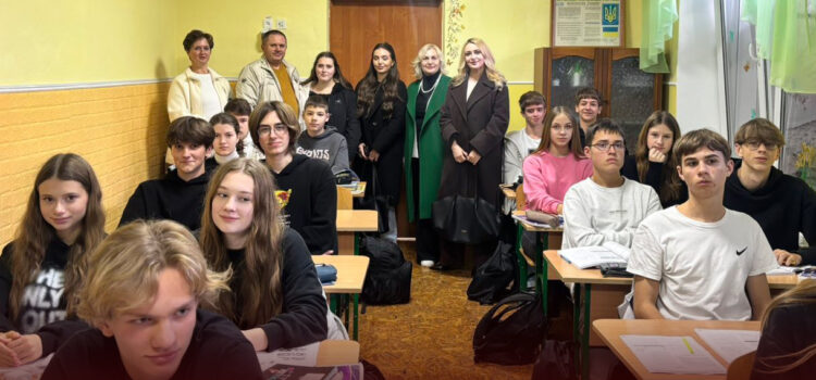 Продовження візитів до закладів освіти: натхнення для майбутніх студентів Продовження візитів до закладів освіти: натхнення для майбутніх студентів