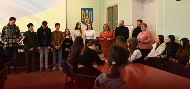 Урочисте нагородження гумористичної команди «ПНД» в Університеті Огієнка: поєднання творчості, волонтерства й патріотизму Урочисте нагородження гумористичної команди «ПНД» в Університеті Огієнка: поєднання творчості, волонтерства й патріотизму